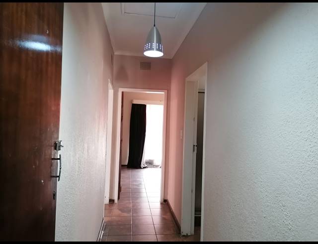 5 BEDROOM FREESTANDING FOR SALE IN STILFONTEIN EXT 4